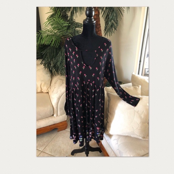 ❌SOLD❌🌸Host Pick🌸Black Floral Dress Long Sleeves - Picture 8 of 8